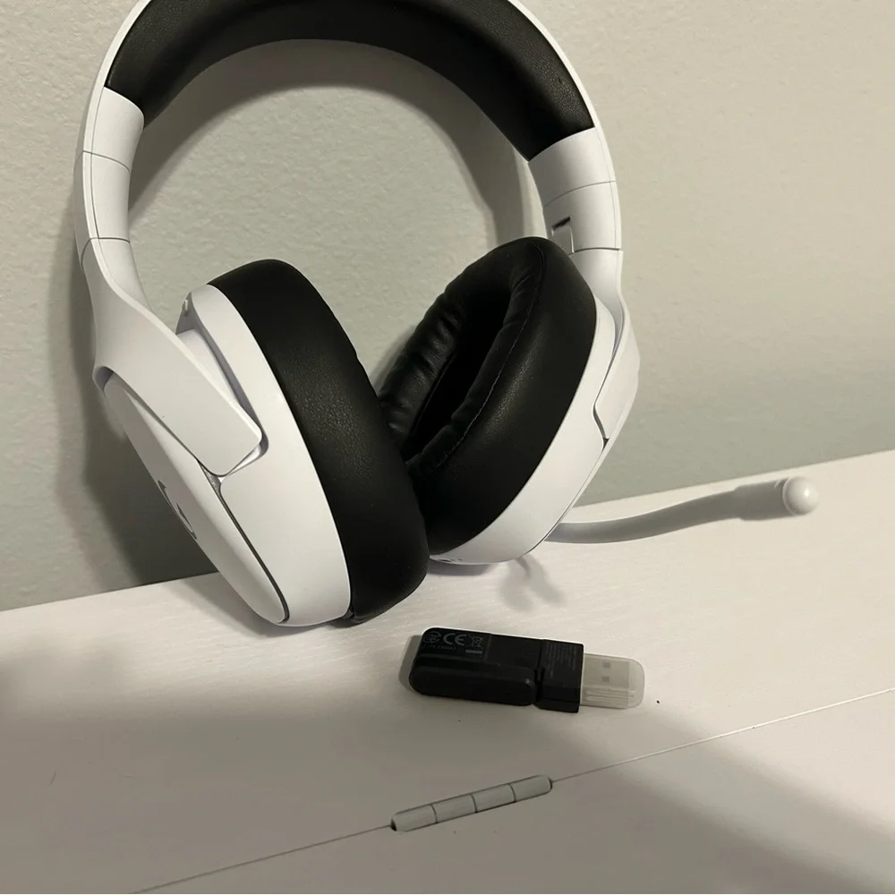 Perfect PS5/PS4/PC Headset Surround Sound White New 70H Battery and more